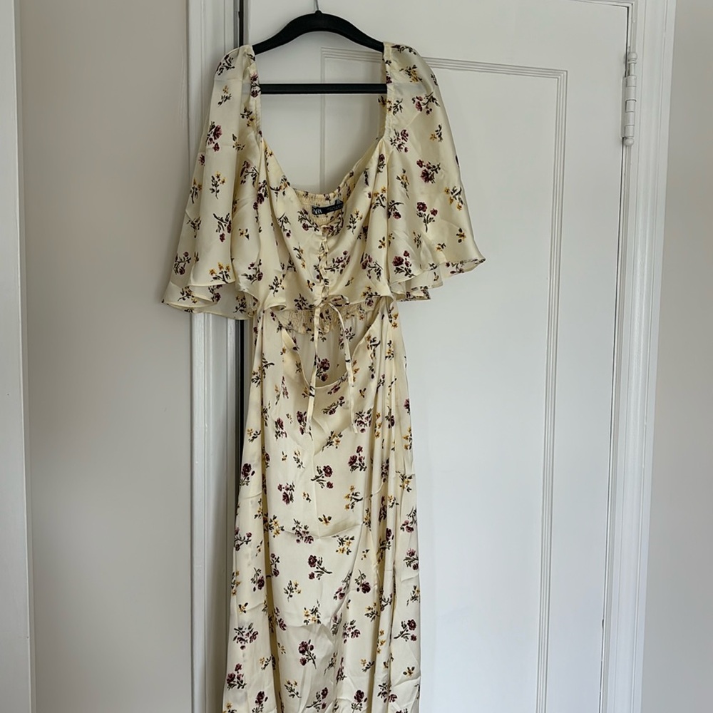 Zara flutter sleeve floral dress